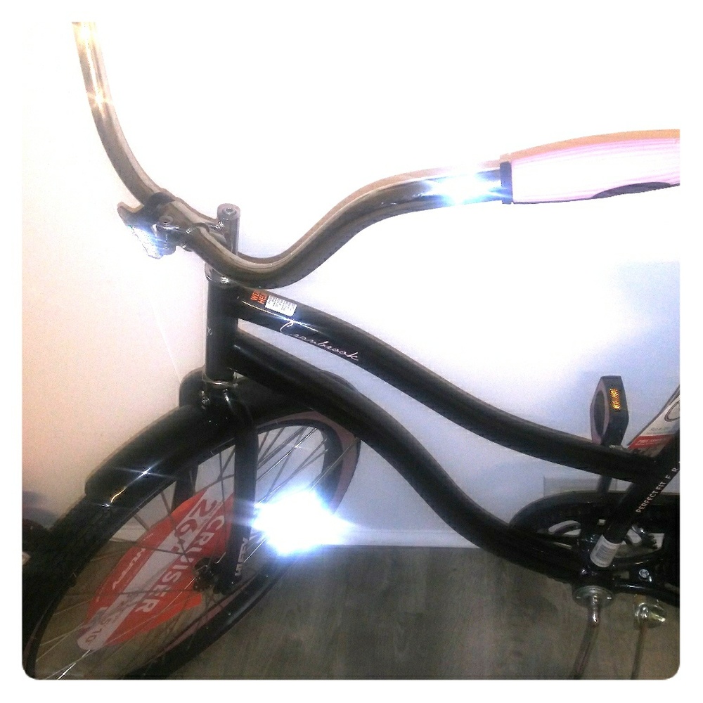 BEACH CRUISER HUFFY BYCYCLE PURPLE EXTERIOR